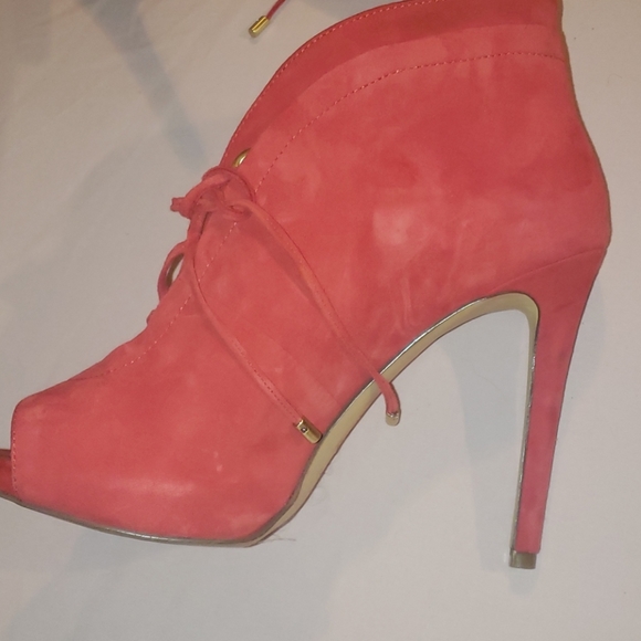 GUESS red suede tie up stiletto booties - Picture 10 of 11